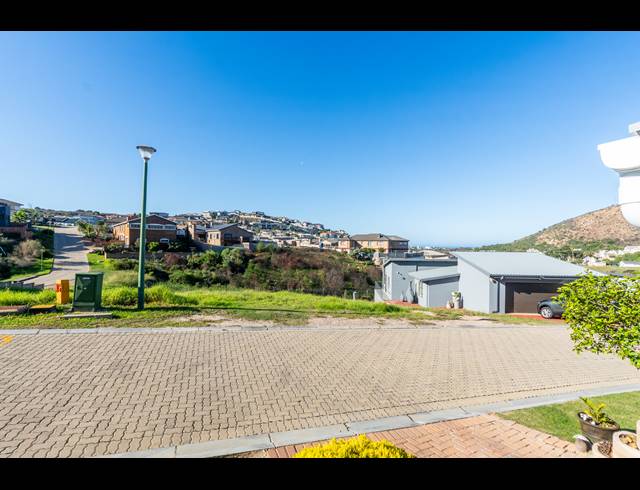 3 BEDROOM HOUSE FOR SALE IN ISLAND VIEW